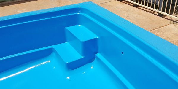 Figreglass pool painted Sapphire - Dark Blue1